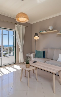 Casa/apartamento entero Apartment Brigitte With Beautiful Sea View, Pool And Tennis Court (Porches, Portugal)