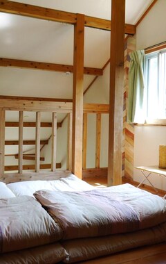 Bed & Breakfast Guest House Iroha (Nakijin, Japan)