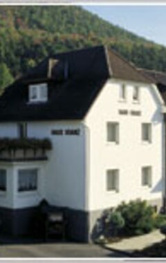 Hotelli Reinhardshausle Pension & Wellness (Bad Wildungen, Saksa)