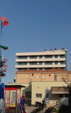 Hotelli Carlo (Rimini, Italia)