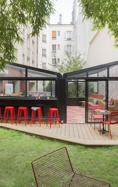 Hotel Izzy (Issy-les-Moulineaux, France)