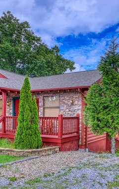 Hotel Secluded Cabin W/ Shared Seasonal Pool, Wood-burning Fireplace & Stunning Views (Sevierville, USA)