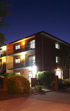 Hotelli Oxley Court Serviced Apartments (Canberra, Australia)