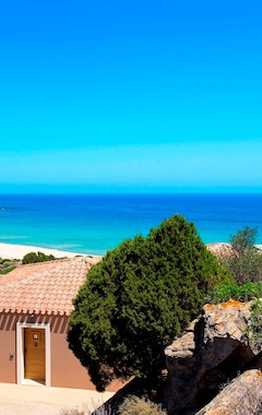 Hotelli Baia Di Chia Resort Sardinia, Curio Collection By Hilton (Domus de Maria, Italia)