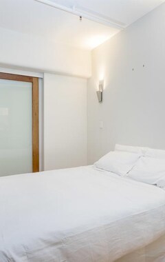 Hotel Upscale Polished King Street Suite (Perth, Australia)