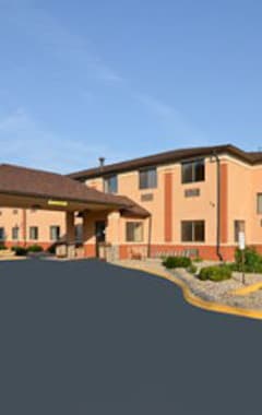 Hotel Baymont by Wyndham Waterloo (Waterloo, USA)