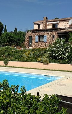Hotelli Nice Independent Apartment In Provencal Villa With Swimming Pool. (Bagnols en Forêt, Ranska)