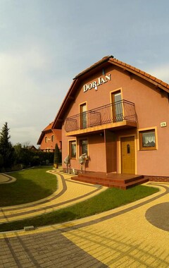 Hotelli Dorjan - Pokoje I Domki (Dziwnów, Puola)