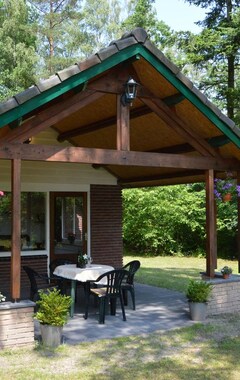 Koko talo/asunto Omakotitalo lomamökki sauna, suuri puutarha ja katettu terassi (Weert, Hollanti)