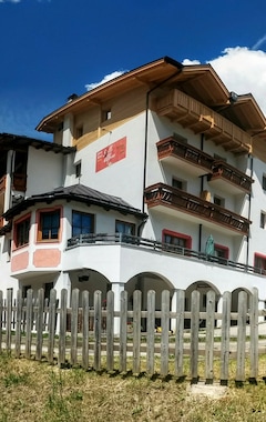 Hotelli Stella Alpina (Peio, Italia)