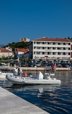 Hotel Bura 45⁰N (Senj, Croacia)