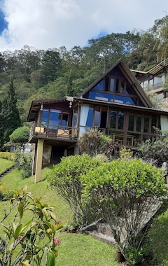 Koko talo/asunto Wooden Lake House, Bedugul (Buleleng, Indonesia)