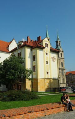 Hotel Arte (Brzeg, Polonia)