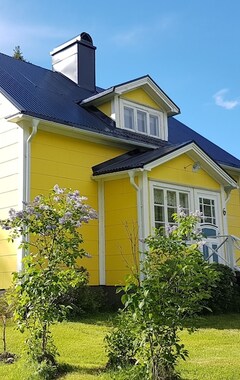 Hele huset/lejligheden House At The Bumblebee Bay Between Islands And High Coast National Parks (Köpmanholmen, Sverige)