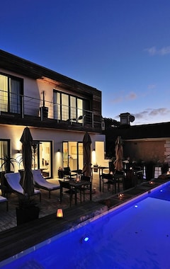 DysArt Boutique Hotel - Solar Power (Green Point, South Africa)