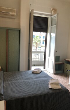 Hotel Lukas (Viareggio, Italia)
