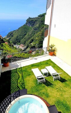 Koko talo/asunto Villa Baiadera: A Bright And Sunny Three-story Villa In A Quiet Position, Located On A Hillside Above The Sea, With Free Wi-fi. (Alliste, Italia)