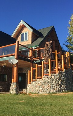 Koko talo/asunto Spectacular Log Home On Lac La Hache (Lac la Hache, Kanada)