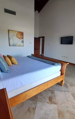 Hotel Pristine Bay Resort (Roatán, Honduras)