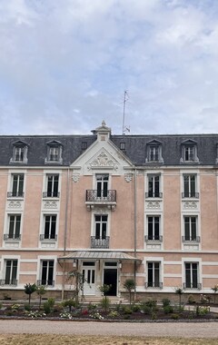 Hotel La Souveraine (Contrexéville, Francia)