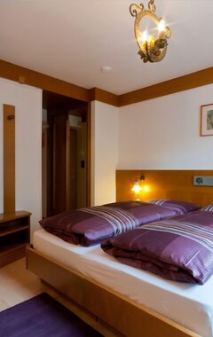 Hotel Chalet Pineta Relax Location (Canazei, Italien)