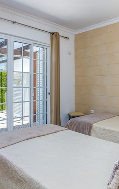 Hele huset/lejligheden Lic 11363/al Wonderful 6 Bed 5 Bath House With Pool Walking Distance To Beach (Monte Gordo, Portugal)