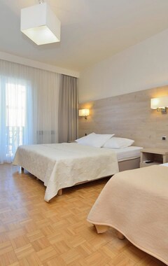 Hotel Rooms & Restaurant Matanovi Dvori (Sukošan, Croacia)