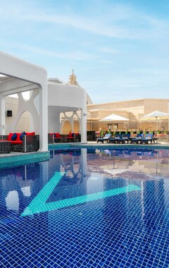 V Hotel Dubai, Curio Collection by Hilton (Dubái, Emiratos Árabes Unidos)