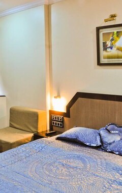 Hotel Classic Accommodations w / Resort Pool, Spa, Bonfire & Sunset Viewing (Lonavala, Indien)