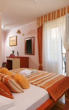 Hotel Trogir (Trogir, Croacia)