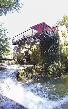 Koko talo/asunto Idyllic Island Watermill With Air Con; Hottub, Boat:table Tennis Et (Roquebrune, Ranska)