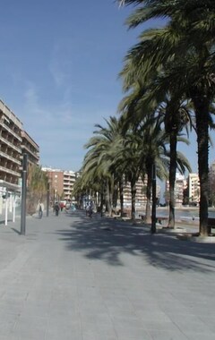Koko talo/asunto Modern Apartment By Beach + Balcony (Alicante, Espanja)