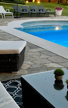 Casa/apartamento entero Autentico lujo, Villa con piscina,jardin y Spa. A 6 minutos de la playa (Camargo, España)