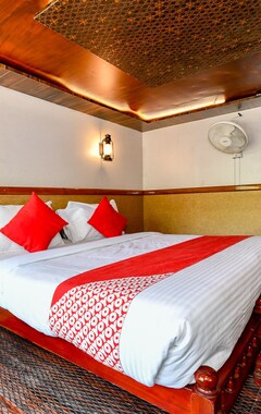 Hotelli OYO 24920 Indraprastha Royal Castle Sharing Houseboat (Alappuzha, Intia)