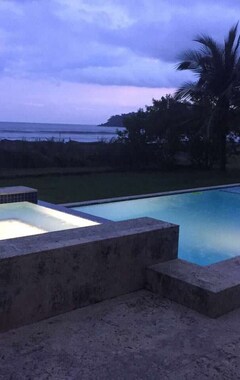 Casa/apartamento entero Casa Azul, Directly On Playa Venao, Best Surfing In Panama, Sleeps 6-9+ (Los Asientos, Panamá)