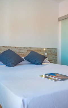 Hotelli Gloria Rooms 207 - One Bedroom Hotel, Sleeps 2 (Rosas, Espanja)