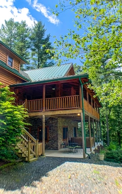 Casa/apartamento entero Pine Log Lodge -log Cabin W/babbling Creek, Hot Tub, Fire Pit & Pin Ball! (Jefferson, EE. UU.)