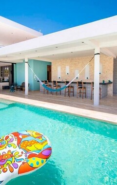 Koko talo/asunto Beachfront Coco Modern Designer House By Peninsula Stays (Sinanché, Meksiko)
