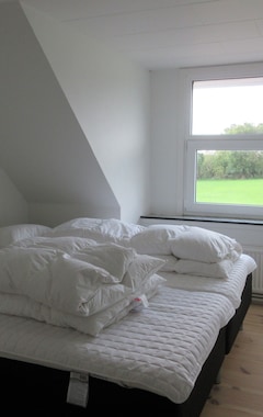 Hele huset/lejligheden Holiday Home With Swimming Pool, Sauna & Whirlpool. Free Wi-fi. (Nykøbing Mors, Danmark)