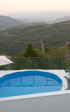 Hotelli Holiday House In Quiet Surroundings With Pool (Buzet, Kroatia)