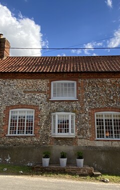 Koko talo/asunto Half Moon House Is A Beautifully Renovated Norfolk Brick And Flint Cottage (Walsingham, Iso-Britannia)