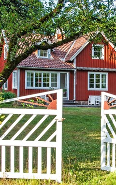 Hele huset/lejligheden Cottage 100 M From Lake Kösen, Boat, Fishing, Playhouse, Sandpit, Bikes, Wi-Fi (Ljungby, Sverige)