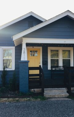 Casa/apartamento entero Beautifully Remodeled Bungalow Steps Away From Historic Route 66 And Snu (Bethany, EE. UU.)