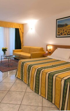 Hotel Capri Bardolino 3S (Bardolino, Italy)