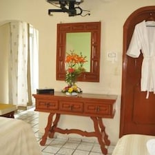 Bucaneros Hotel & Suites