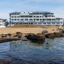 Madison Beach Hotel, Curio Collection by Hilton