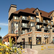 Glacier Mountaineer Lodge - Bellstar Hotels & Resorts