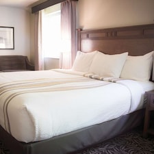 La Quinta Inn & Suites Newport