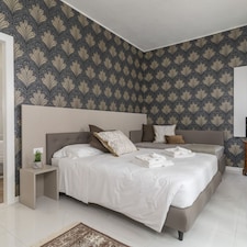 Room 4 - Grifoni Boutique Hotel - Bed&breakfast For 2 People In Venecia
