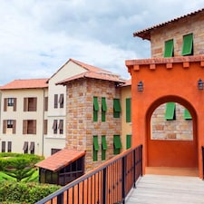 Town Square Suites By Toscana Valley